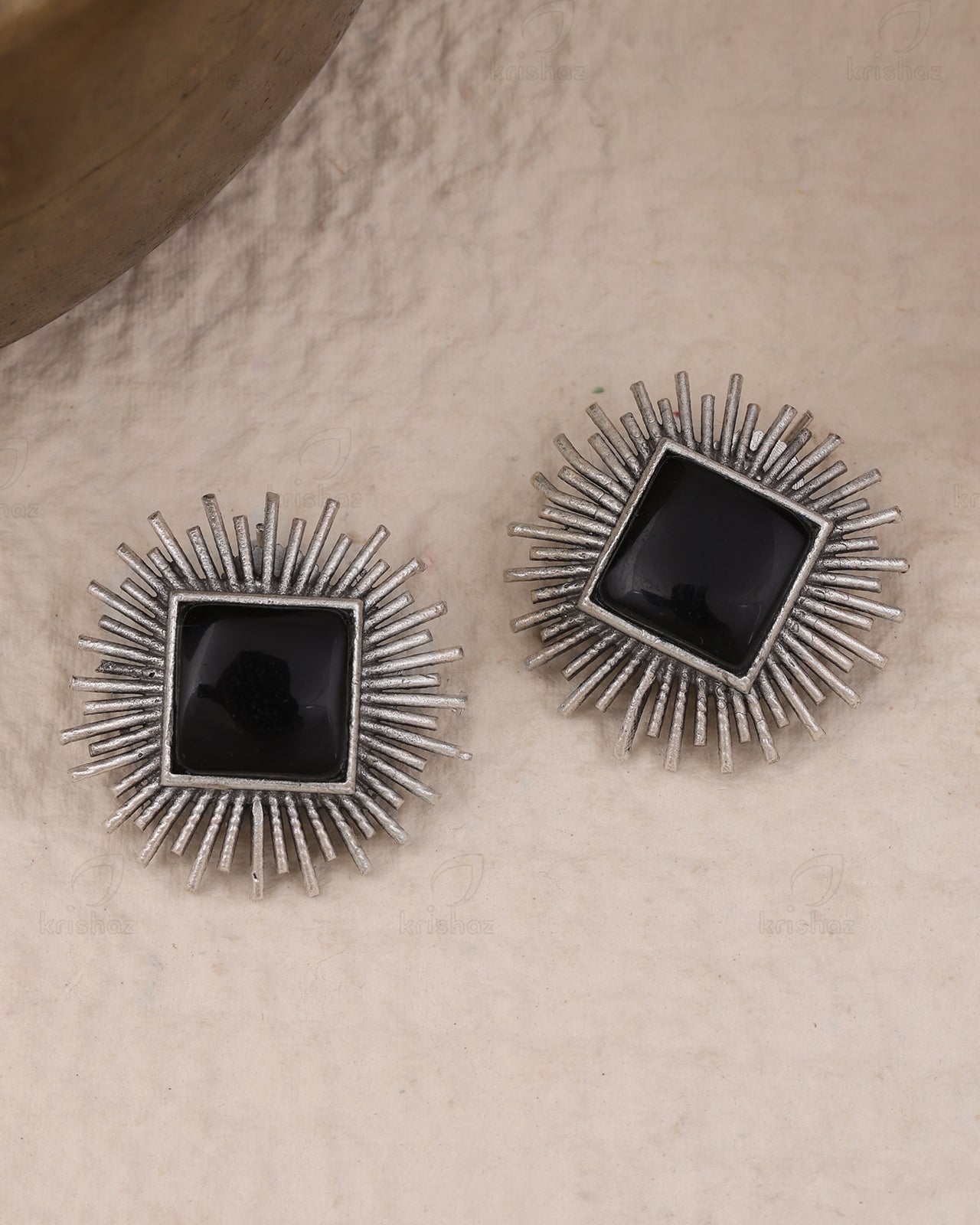 Aditya Stud Earrings - wxo