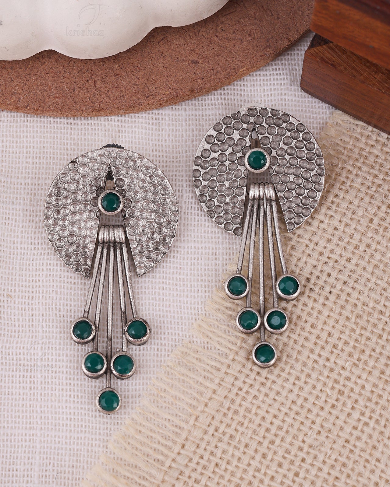 Saumya Dangler Earrings - wxo