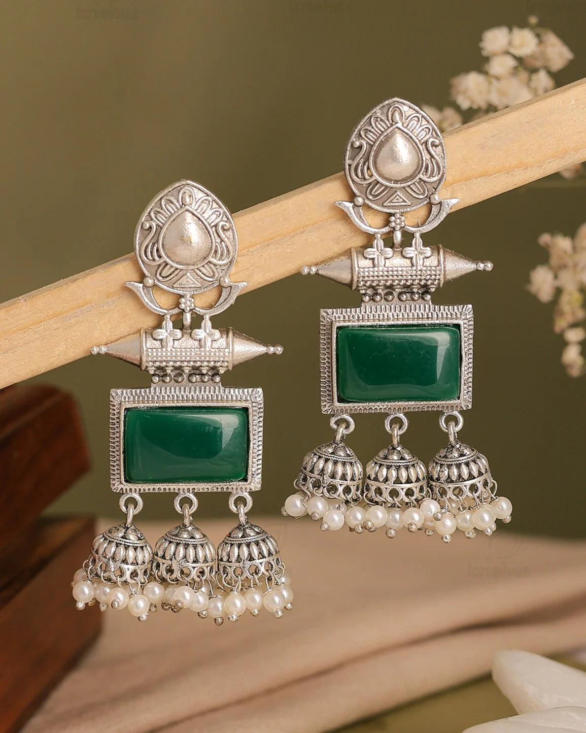 Maanya Dangler Earrings - wxo
