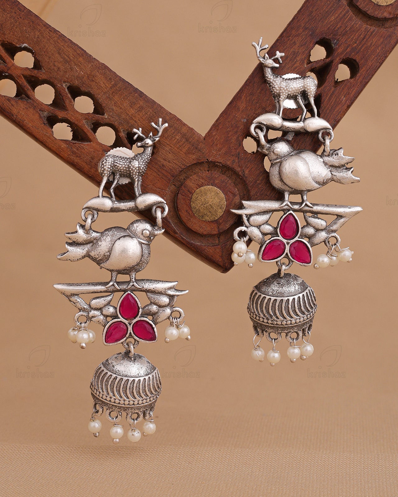 Shravya Dangler Earrings - wxo
