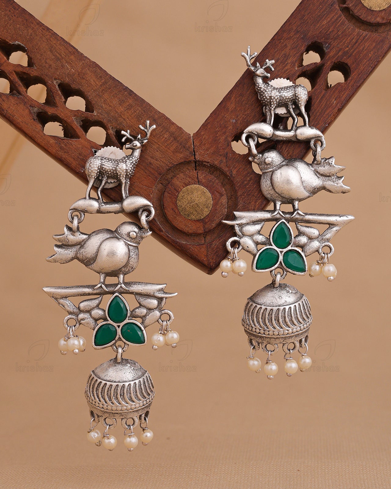 Shravya Dangler Earrings - wxo