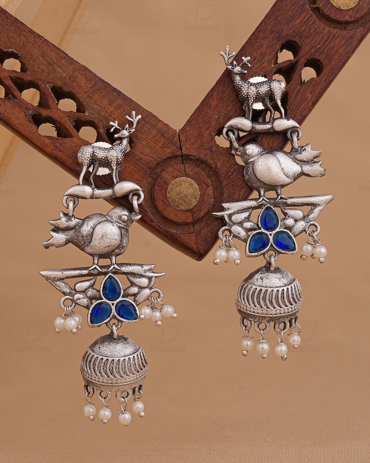 Shravya Dangler Earrings - wxo