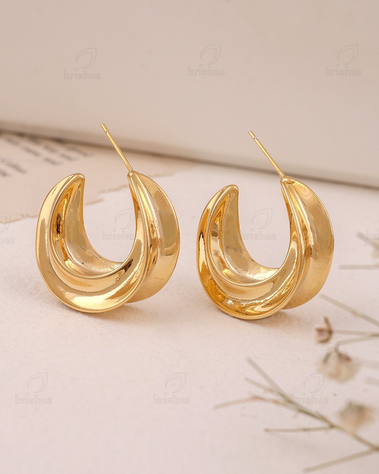 Eliora Fashionable Stud Earrings