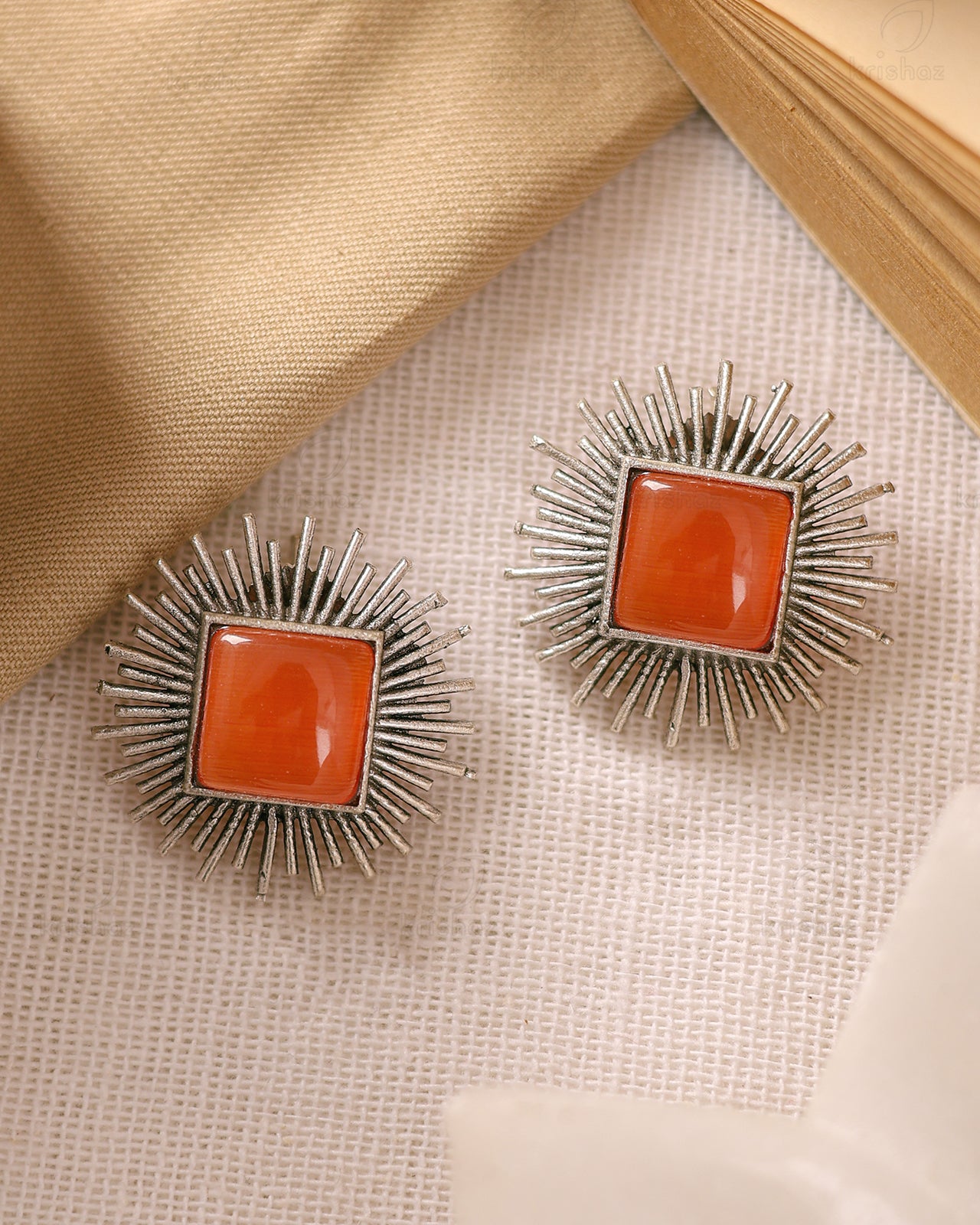 Aditya Stud Earrings - wxo
