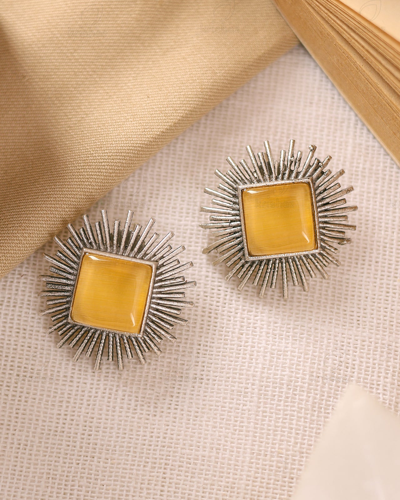 Aditya Stud Earrings - wxo