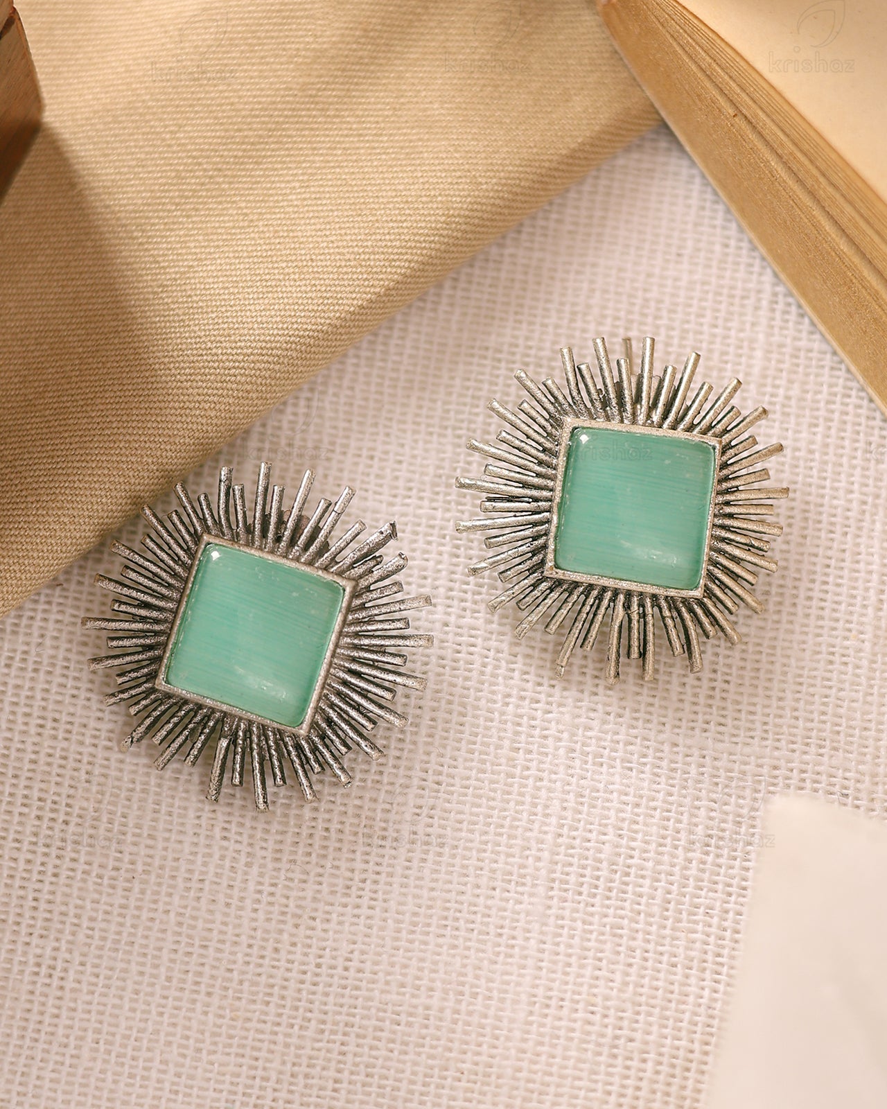Aditya Stud Earrings - wxo