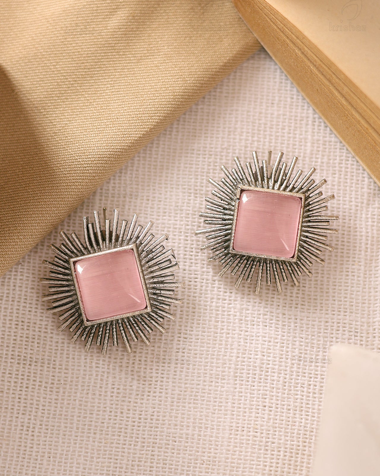 Aditya Stud Earrings - wxo