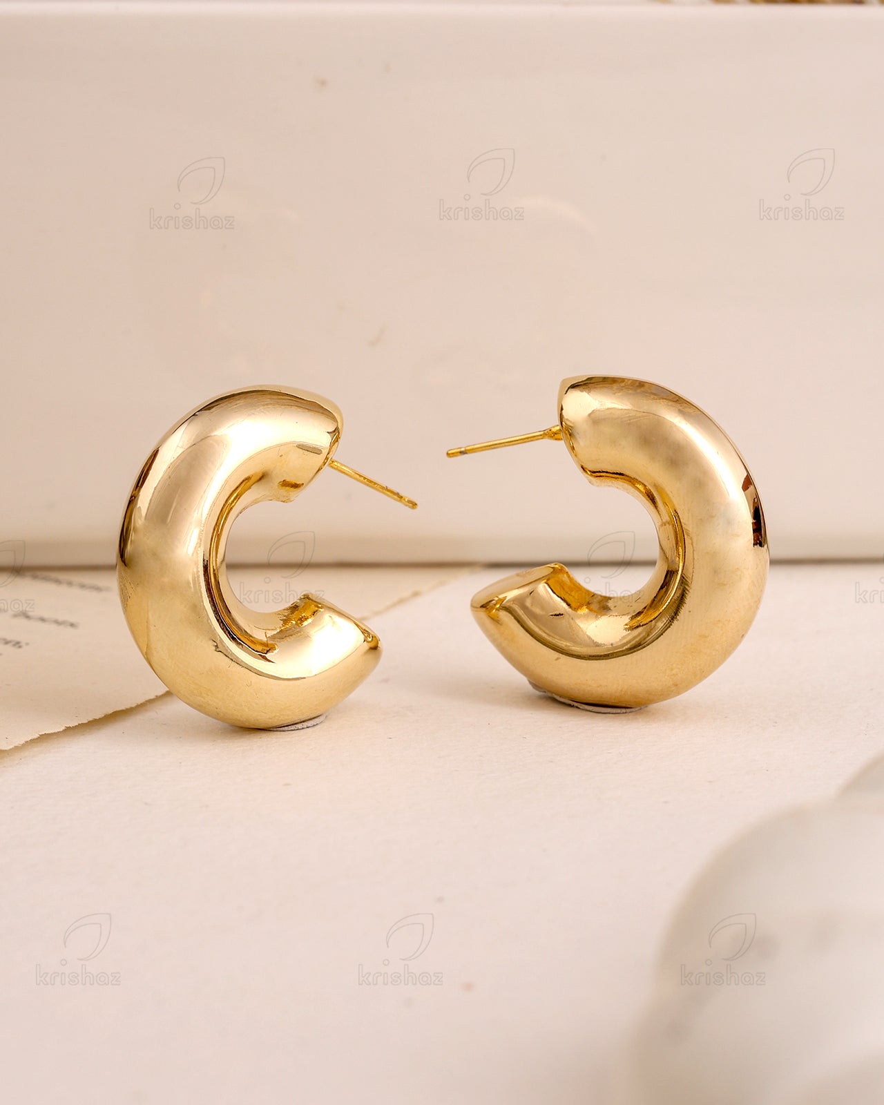 Demi Fashionable Stud Earrings