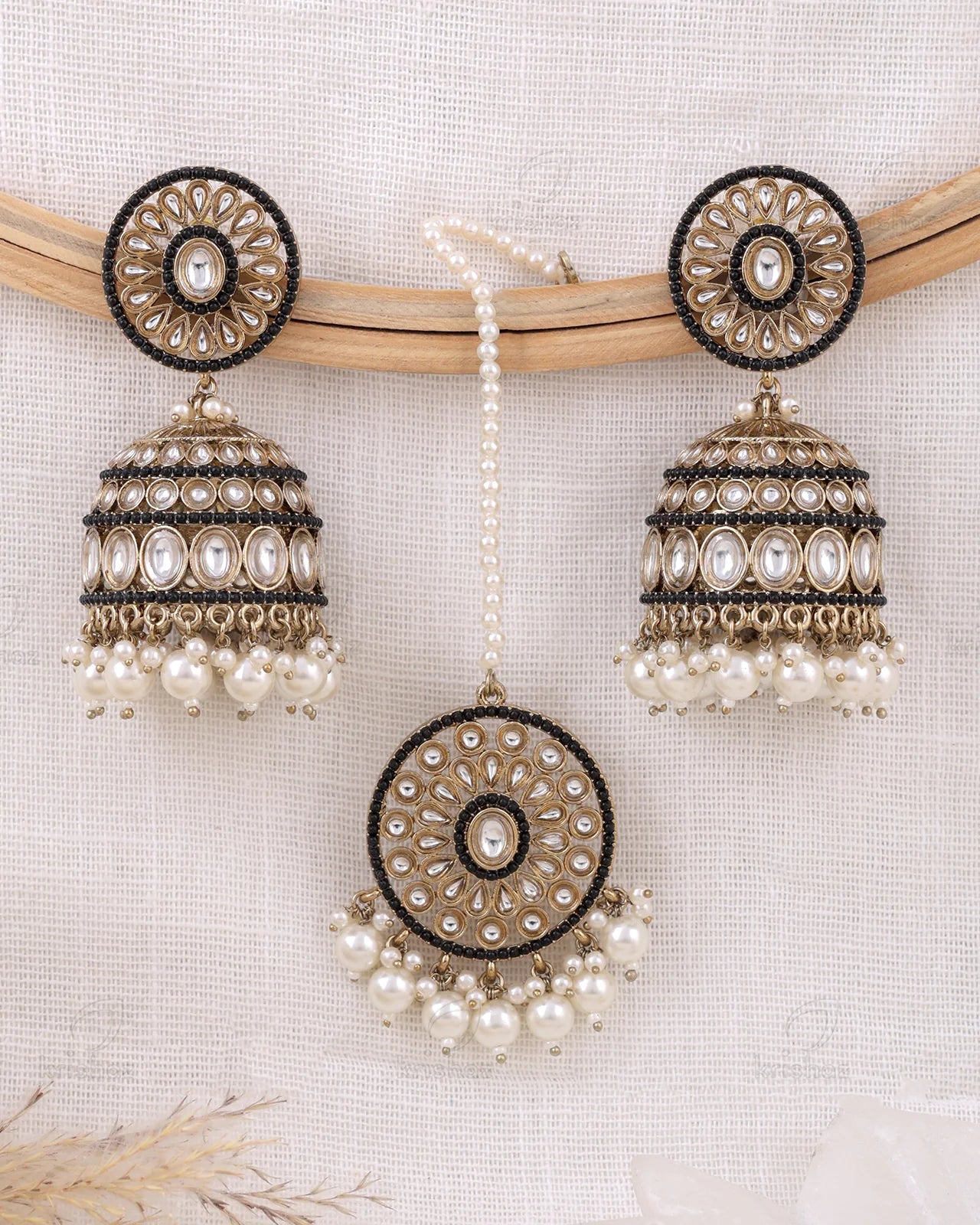 Anabia Pakistani Kundan Jhumki Earrings With Mangtika