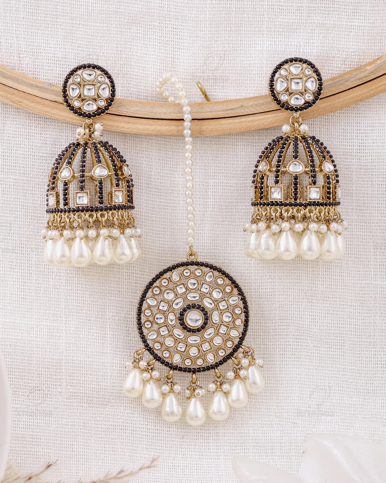 Mehnaz Pakistani Kundan Jhumki Earrings With Mangtika