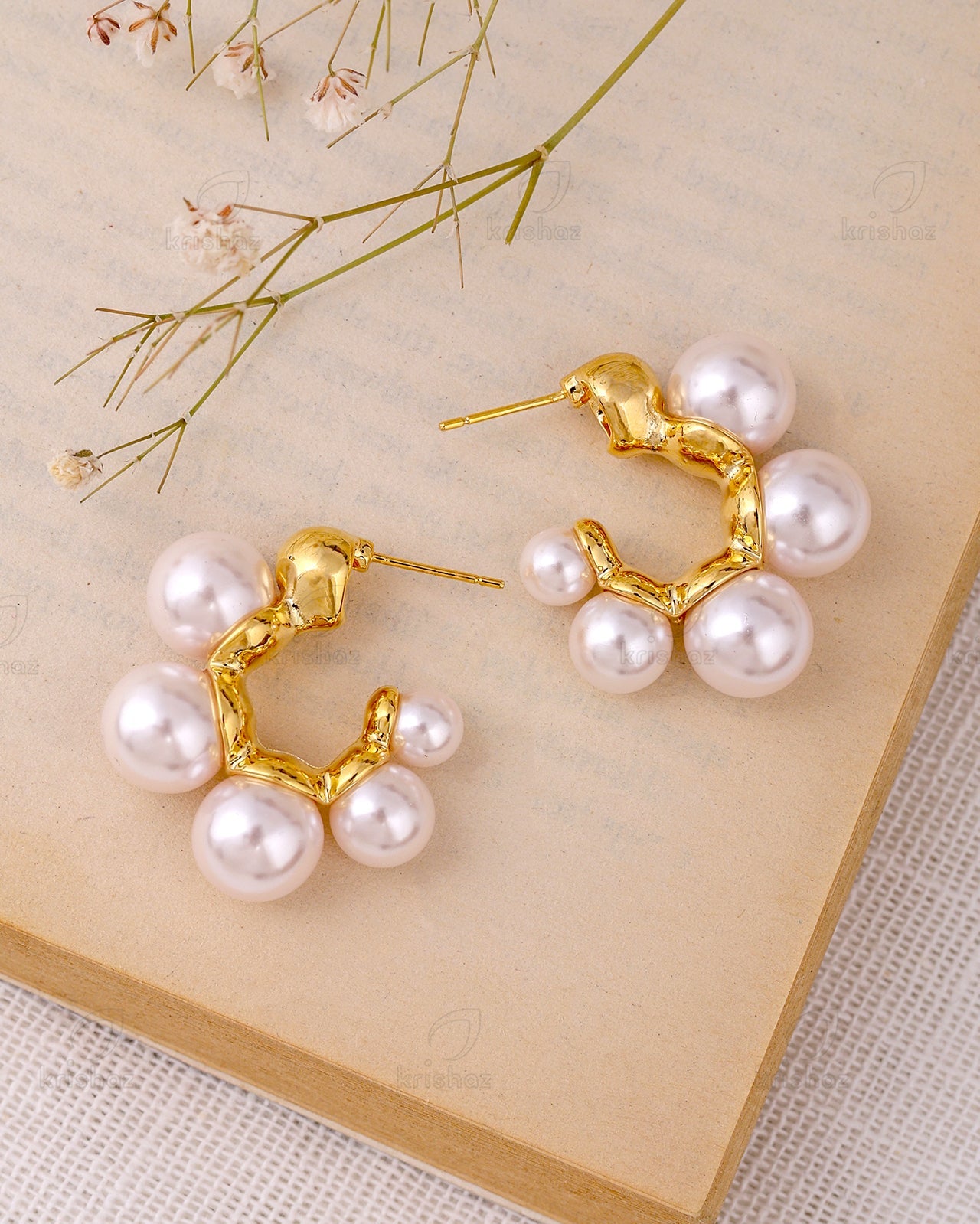 Cecilia Fashionable Stud Earrings