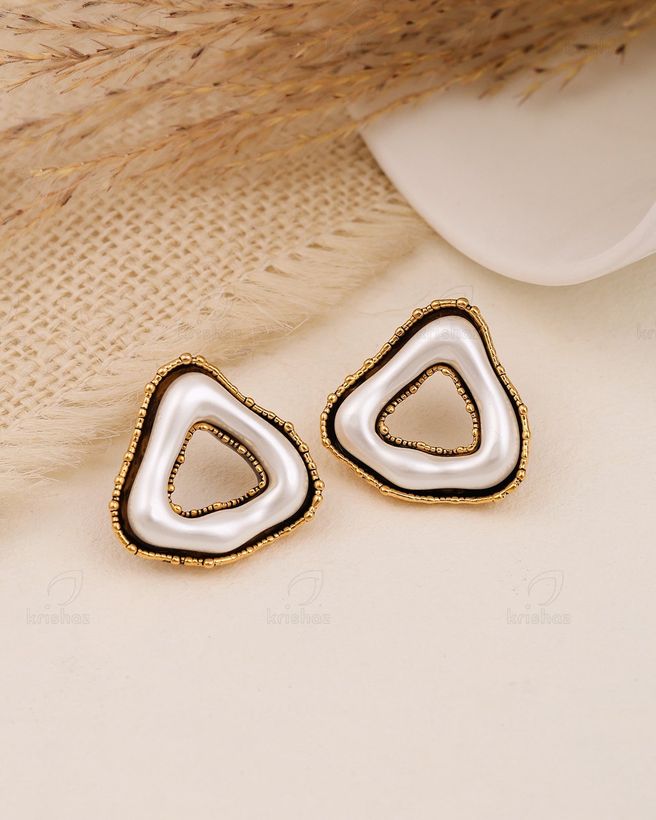 Triya Fashionable Stud Earrings
