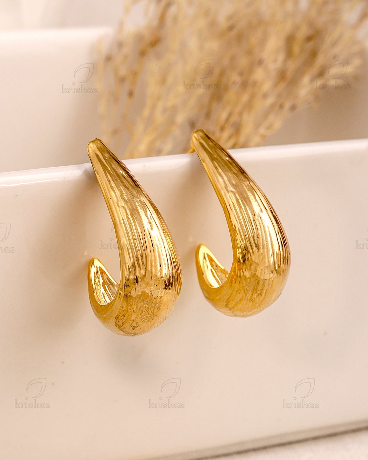 Tamia Fashionable Stud Earrings