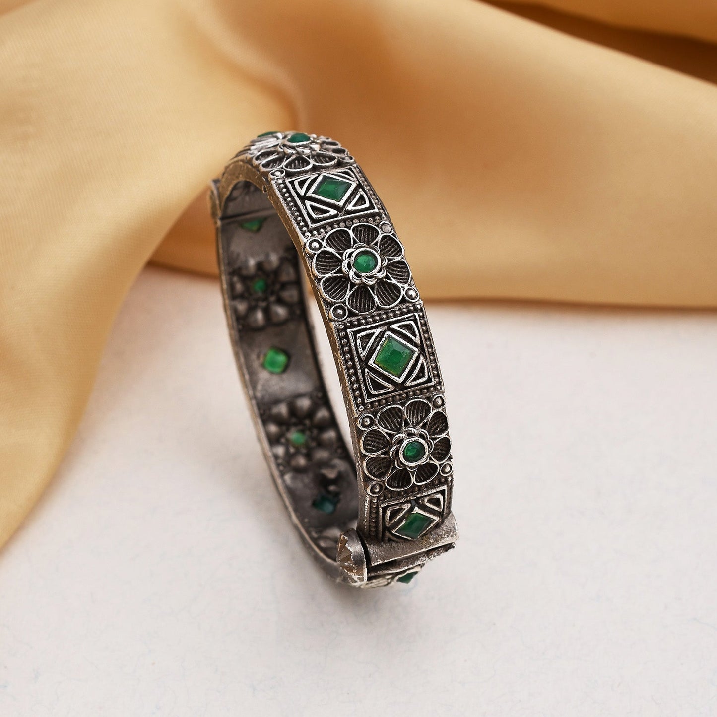 Ojasvi One Piece Bangle