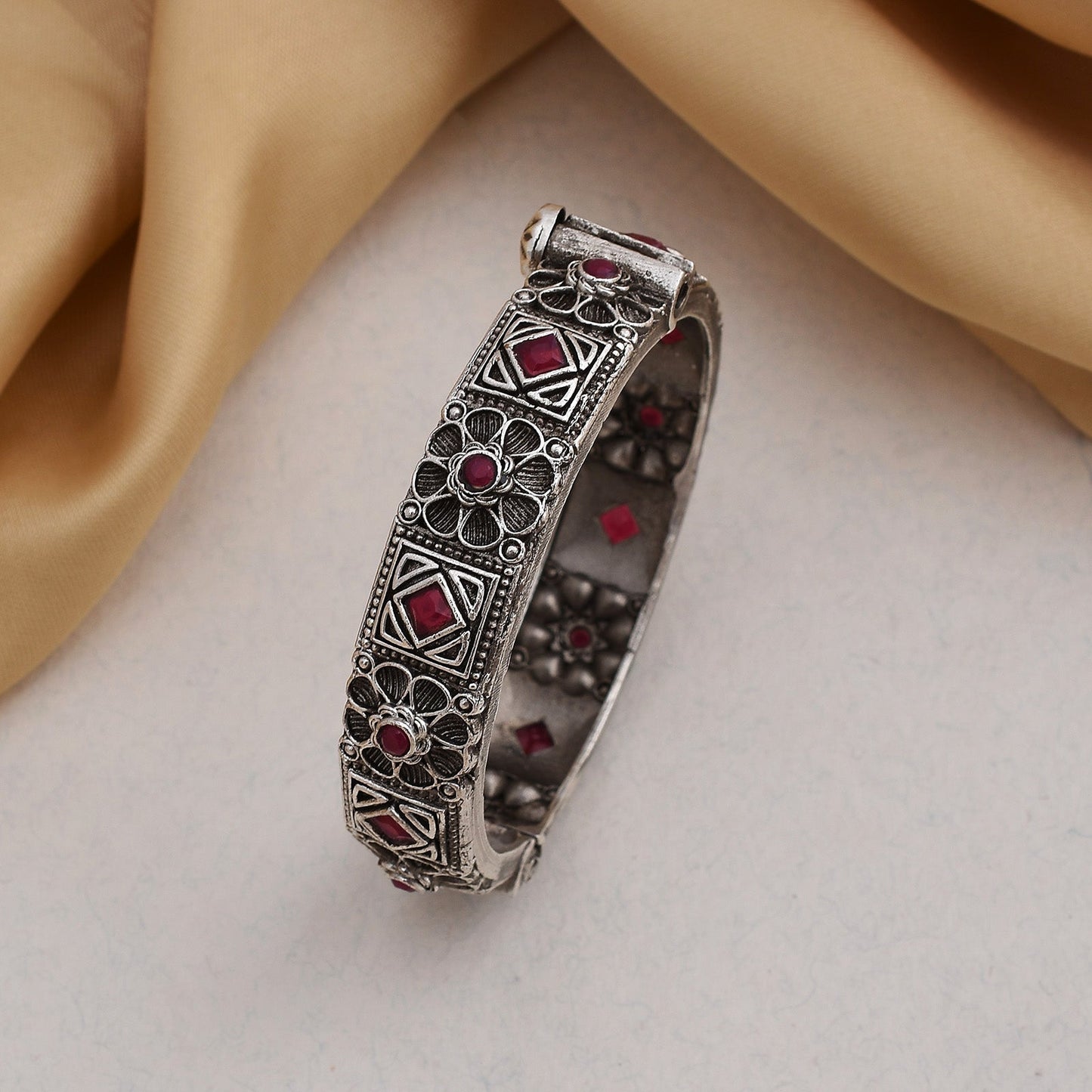 Ojasvi One Piece Bangle