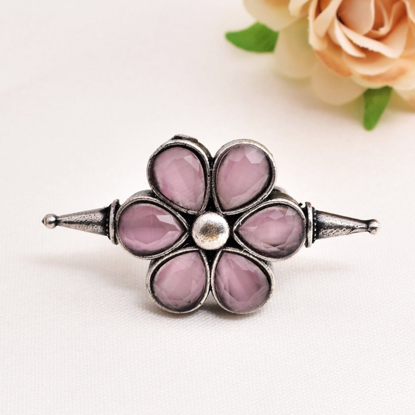 Vidisha Finger Ring