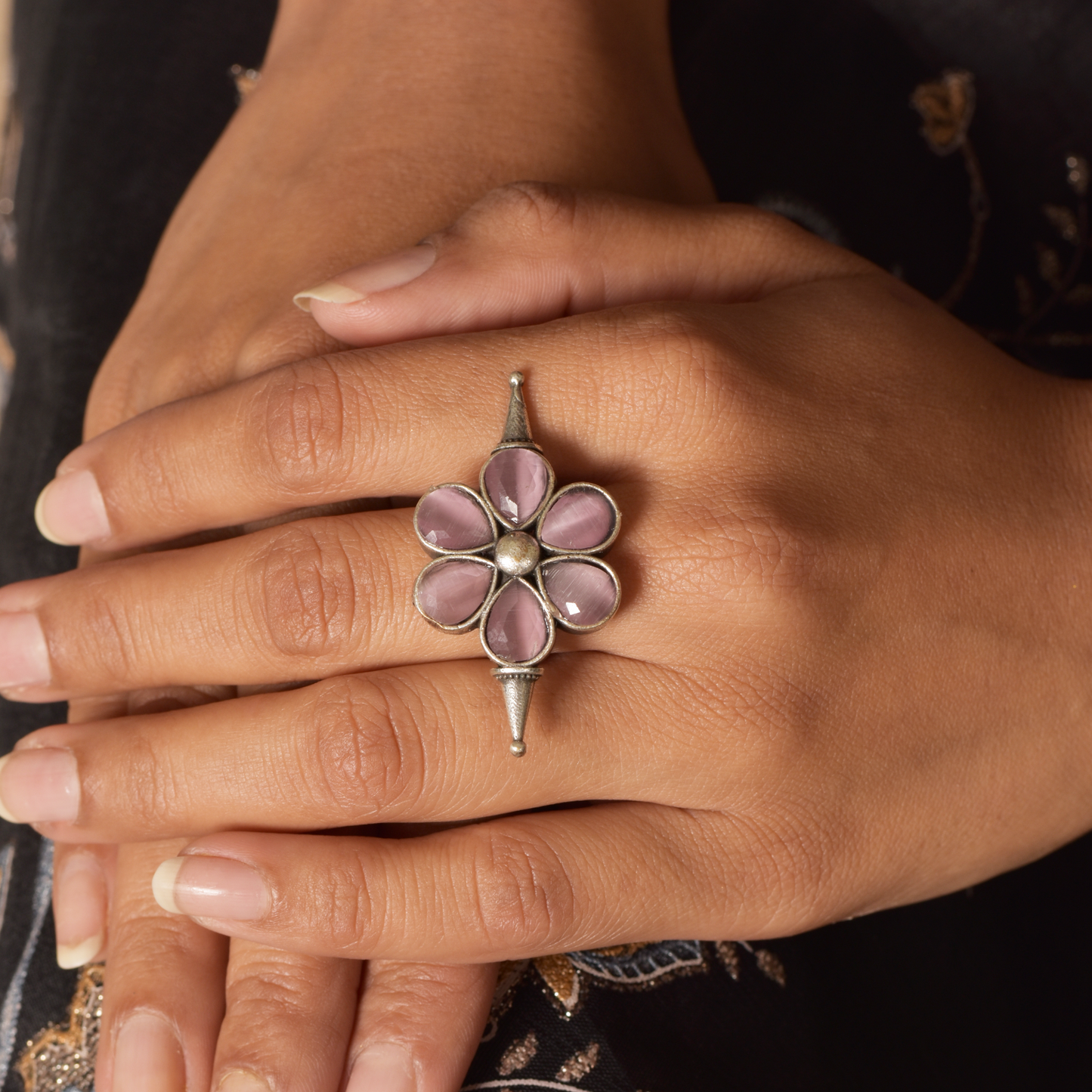 Vidisha Finger Ring