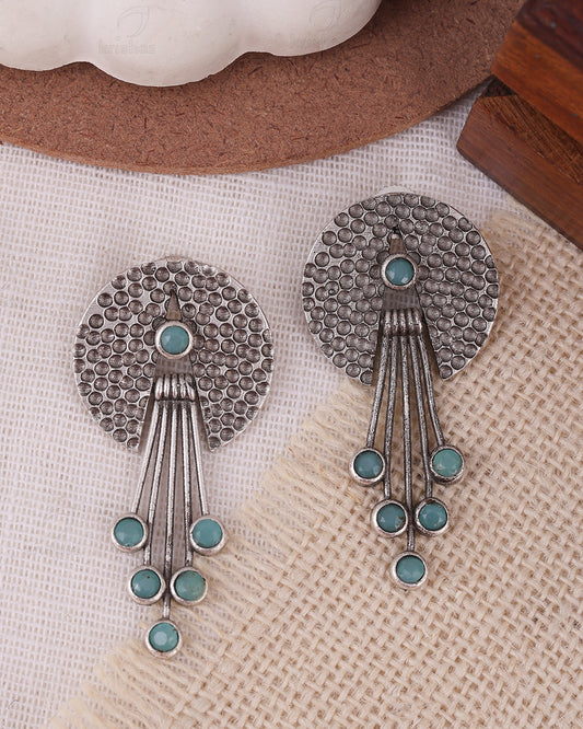 Saumya Dangler Earrings - wxo