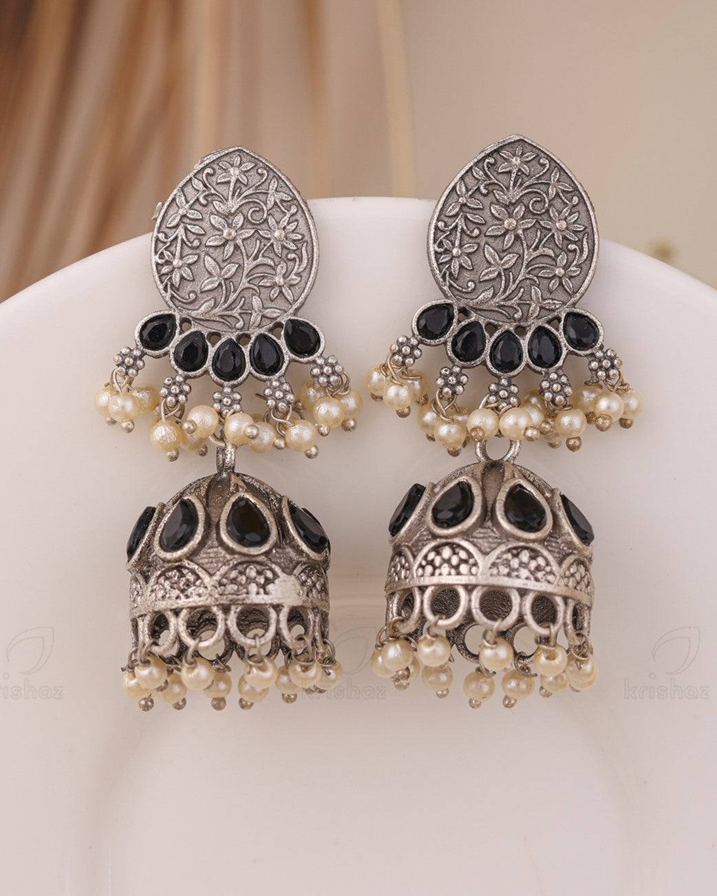 Jaanvi Jhumki Earrings