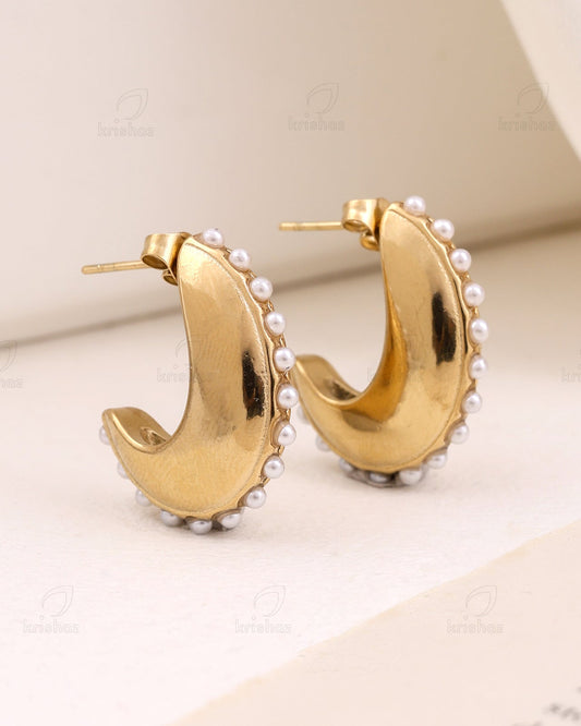 Classy Fashionable Stud Earrings