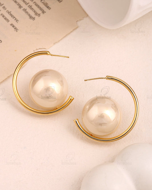 Vivienne Fashionable Hoop Earrings