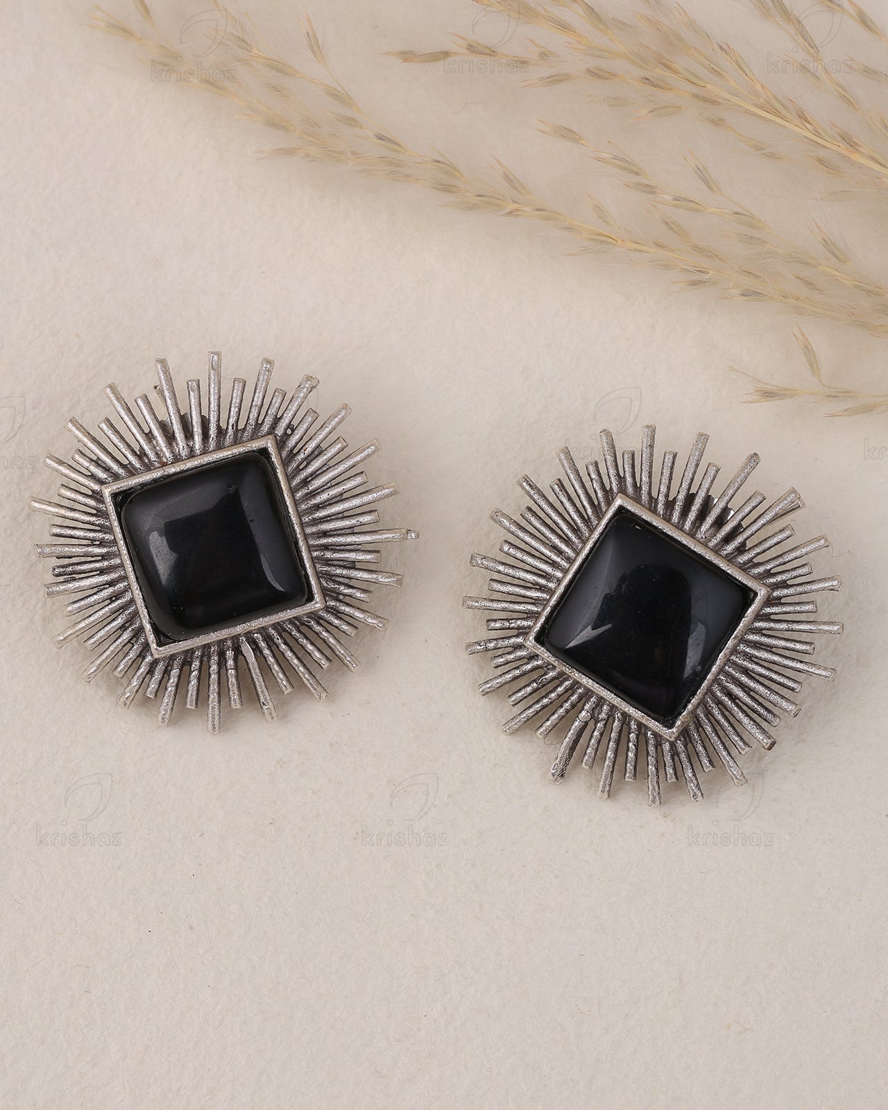 Aditya Stud Earrings - wxo