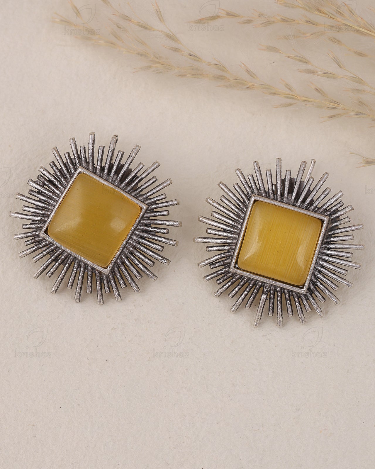 Aditya Stud Earrings - wxo