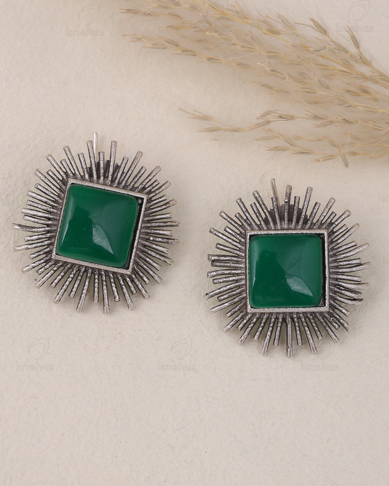 Aditya Stud Earrings - wxo