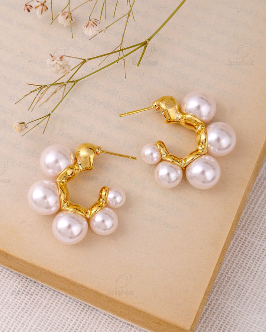 Cecilia Fashionable Stud Earrings