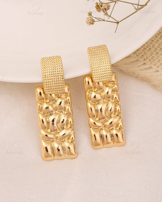 Bard Fashionable Dangler Earrings