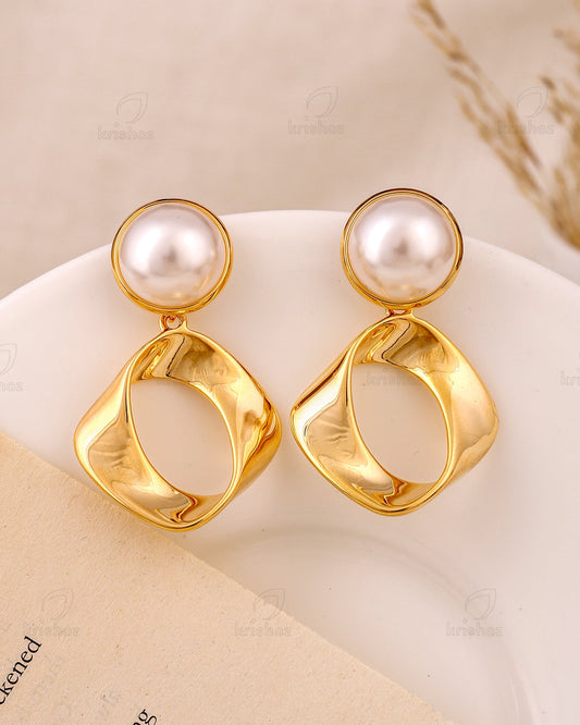 Mapel Fashionable Dangler Earrings