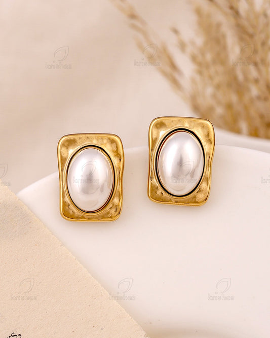 Arden Fashionable Stud Earrings