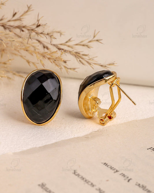 Luz Fashionable Stud Earrings