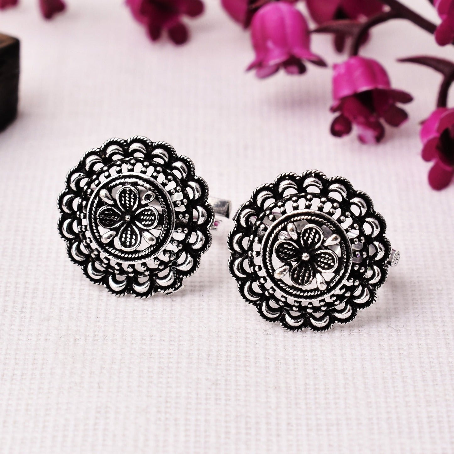 A Pair of Oxidized Silver Adjustable Ethnic Toe Rings - Krishaz