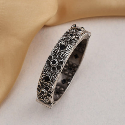 Ojasvi One Piece Bangle