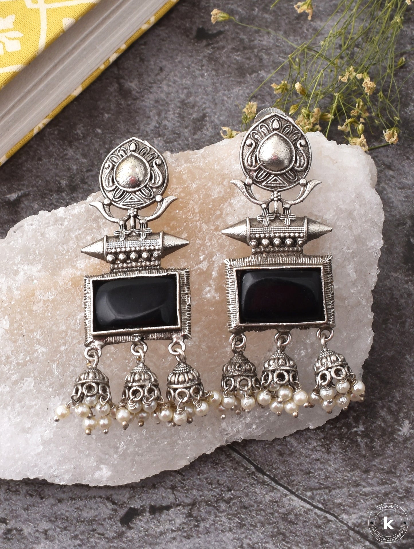 Maanya Dangler Earrings - wxo