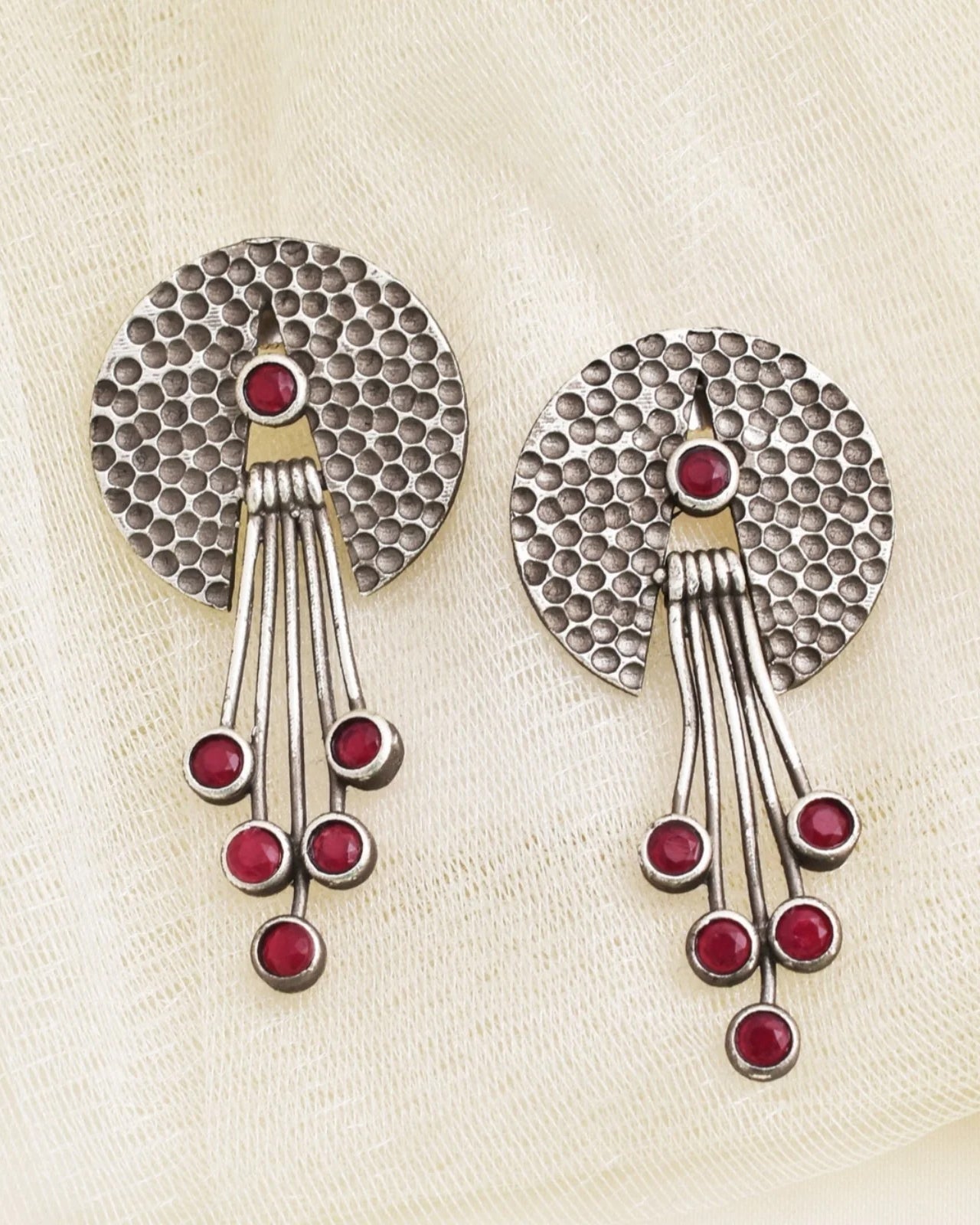 Saumya Dangler Earrings - wxo