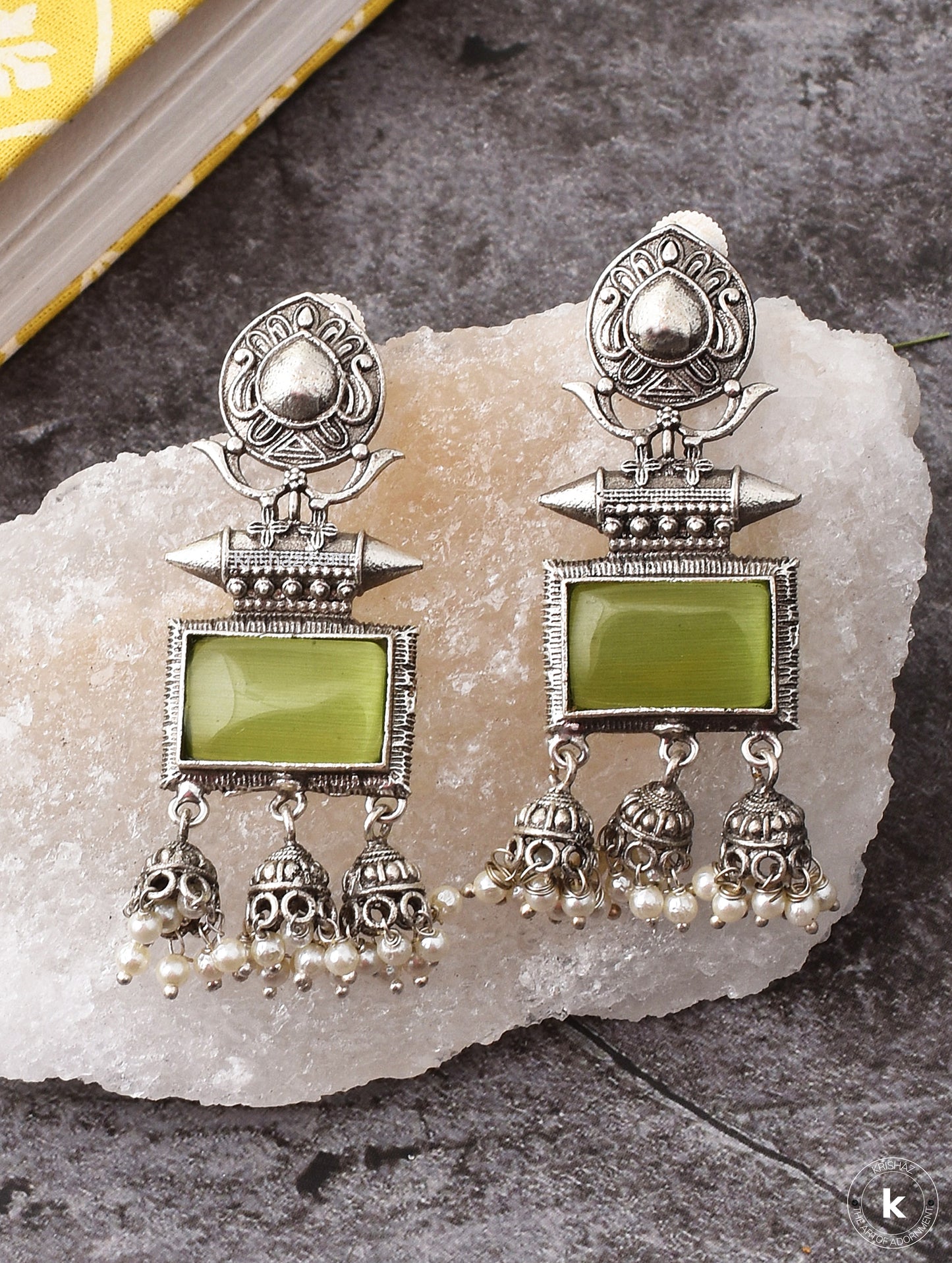 Maanya Dangler Earrings - wxo