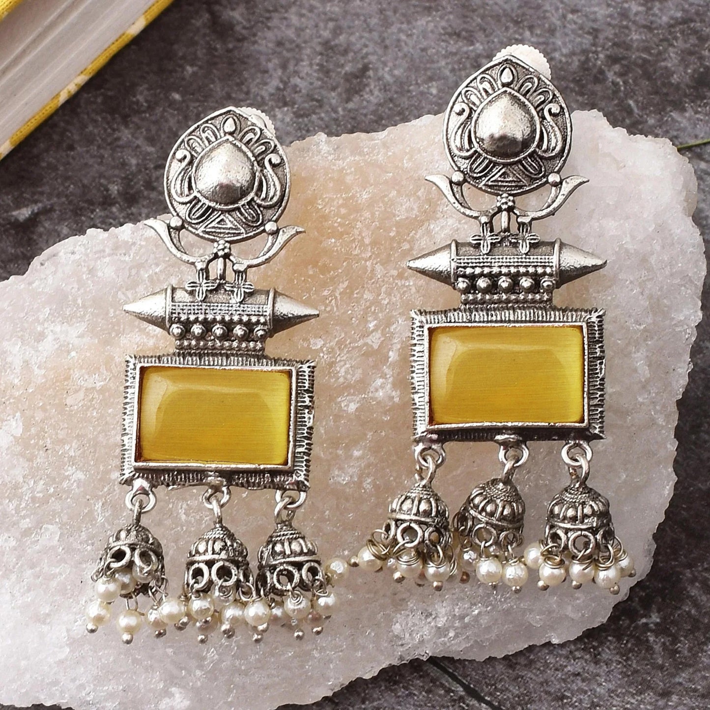 Maanya Dangler Earrings - wxo