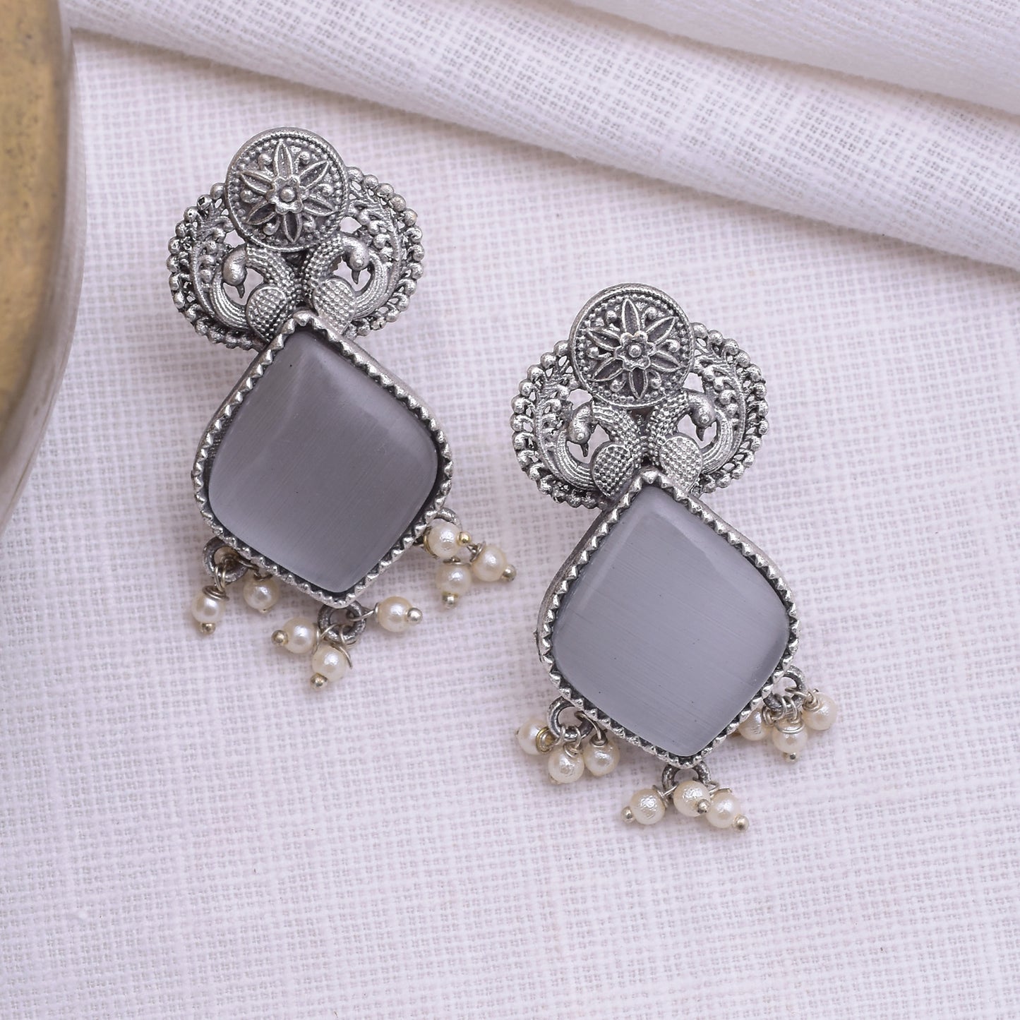 Ragini Stud Earrings - wxo